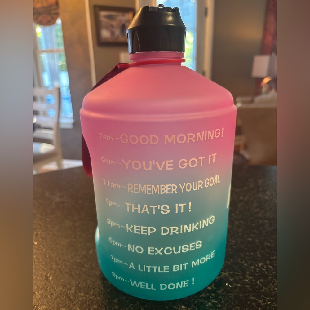 1 Gallon Motivational Water Bottle w/ Straw & Time Marker -Used 1 Time Like New